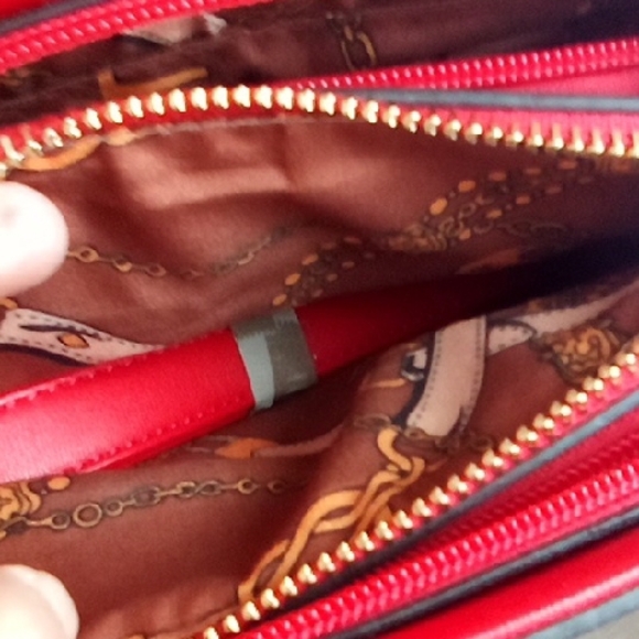 Elegant Red Handbag - Picture 3 of 12